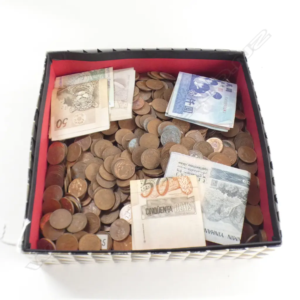 ASST. NZ & WORLD NOTES & COINS Image 1++