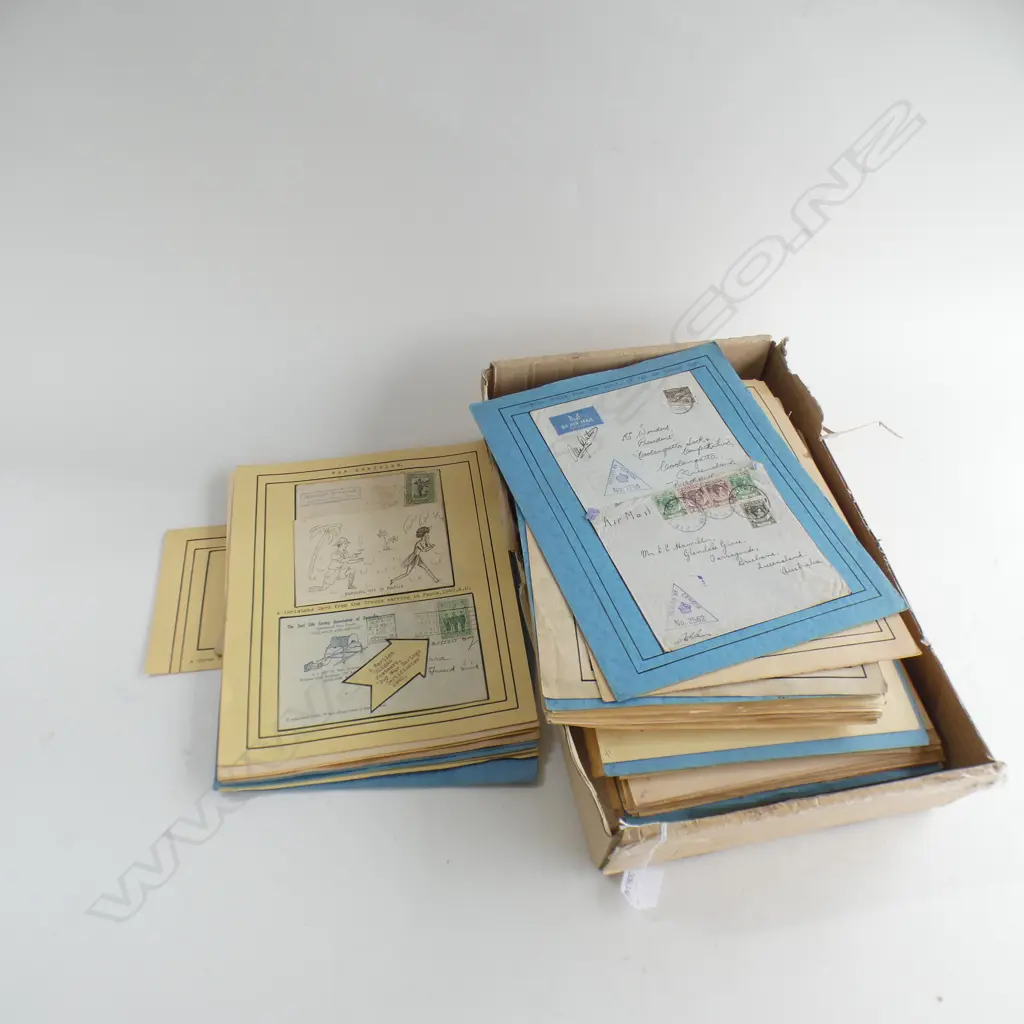 BOX VINTAGE BOOKS OF VARIOUS WORLD FIRST DAY COVERS ETC.. Image 1++