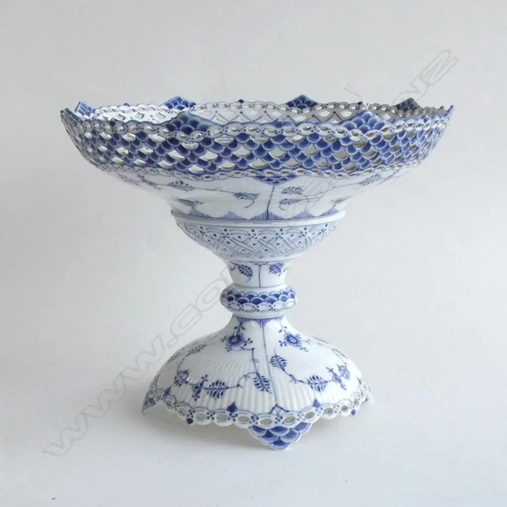 ROYAL COPENHAGEN BLUE LACE CENTERPIECE, H. 230MM Image 1++