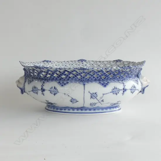 LG ROYAL COPENHAGEN BLUE LACE FRUIT DISH