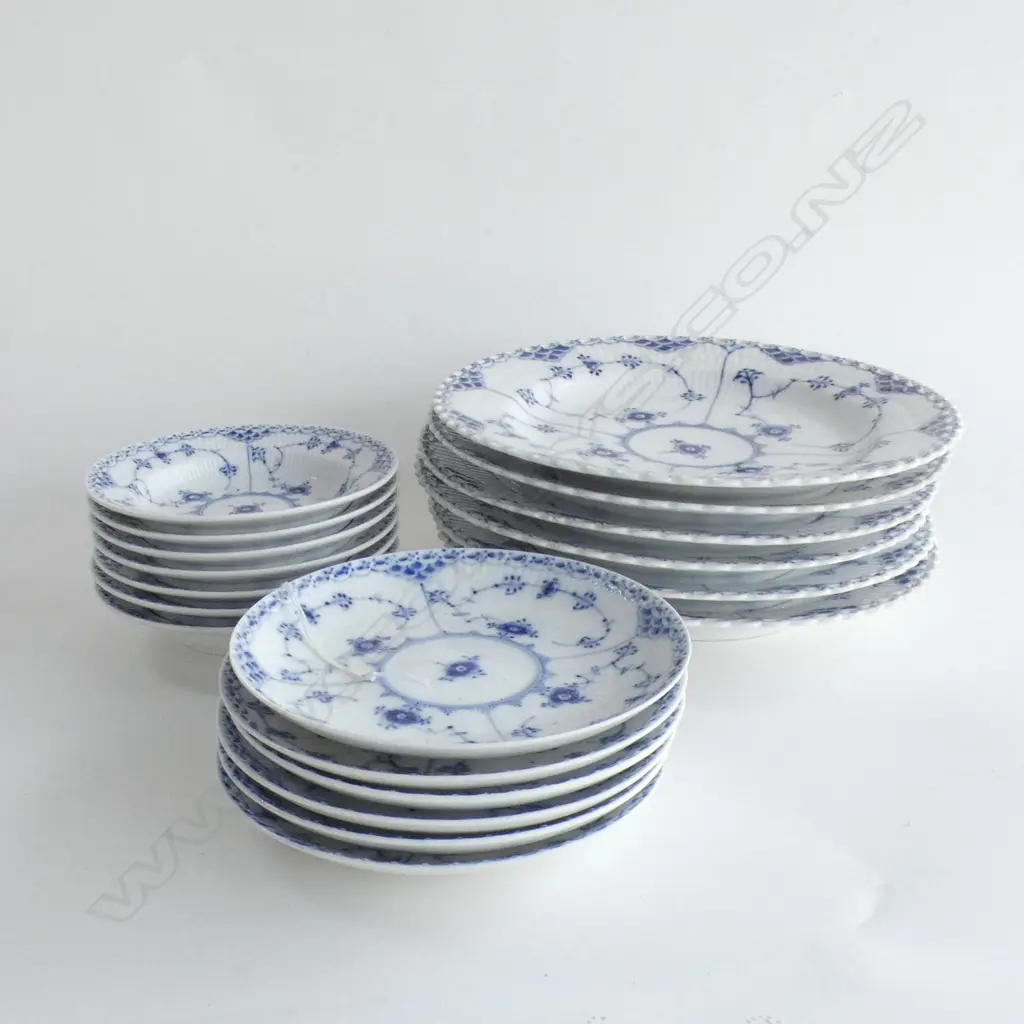 19 ROYAL COPENHAGEN BLUE LACE PLATES (3 SIZES)  Image 1++