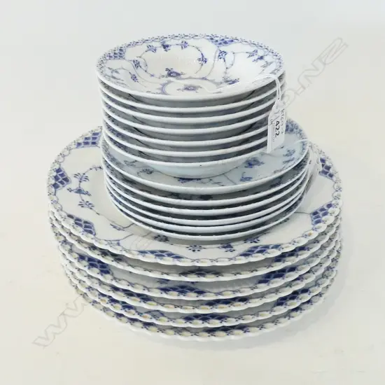 19 ROYAL COPENHAGEN BLUE LACE PLATES (3 SIZES) 