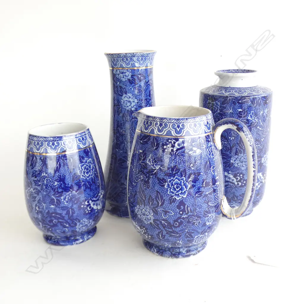 4 PCES SHELLEY BLUE DRAGON; JUG & 3 VASES H.215mm Image 1++