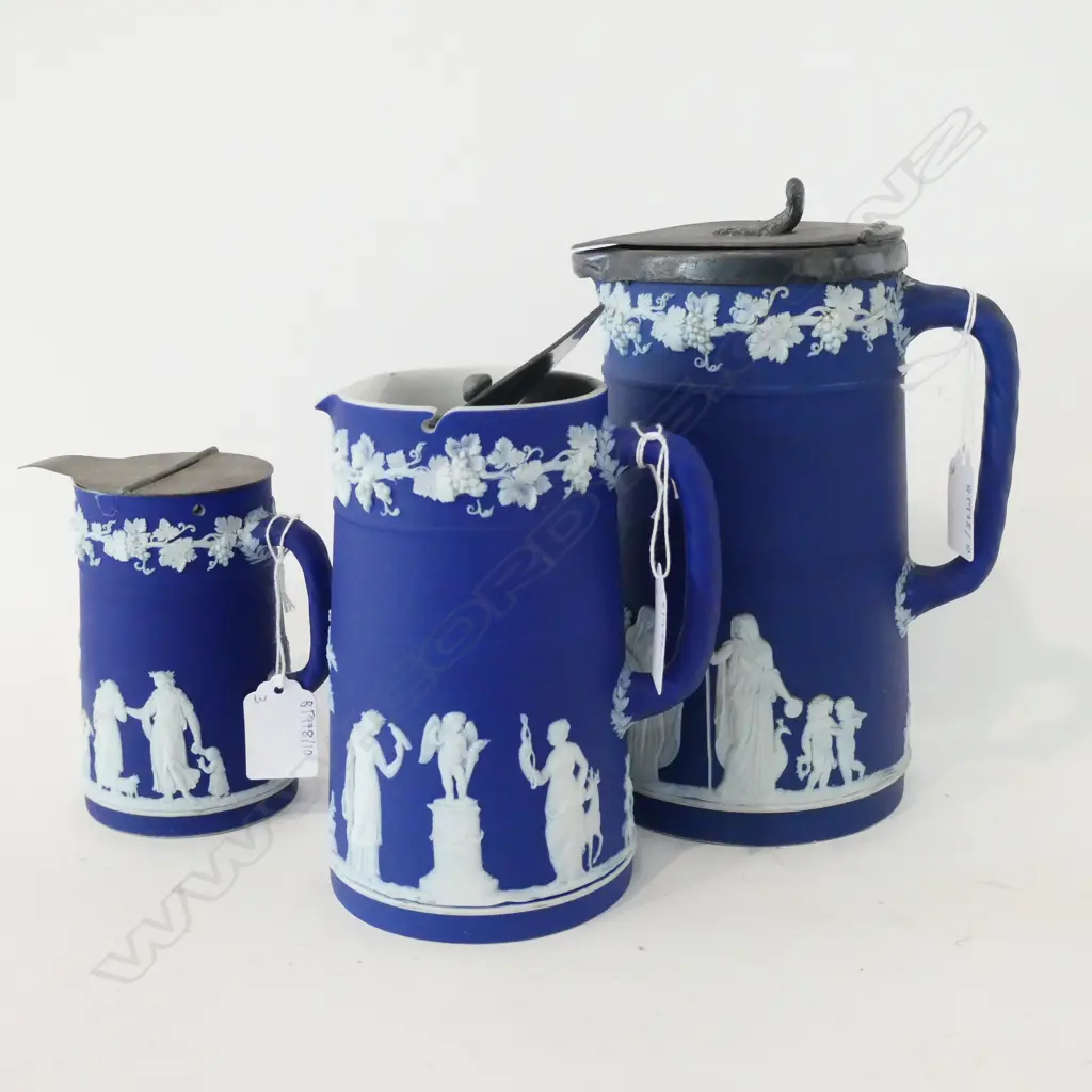 3 BLUE WEDGEWOOD PEWTER LIDDED JUGS, TALLEST: 200mm, FAULTS TO SMALLEST Image 1++