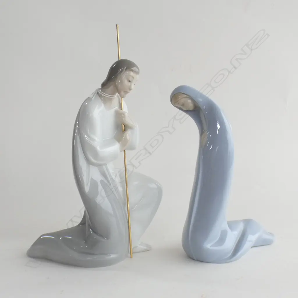 TWO LLADRO FIGURINES; MARY (H 160MM) & JOSEPH (H 235MM INCL STAFF) Image 1++