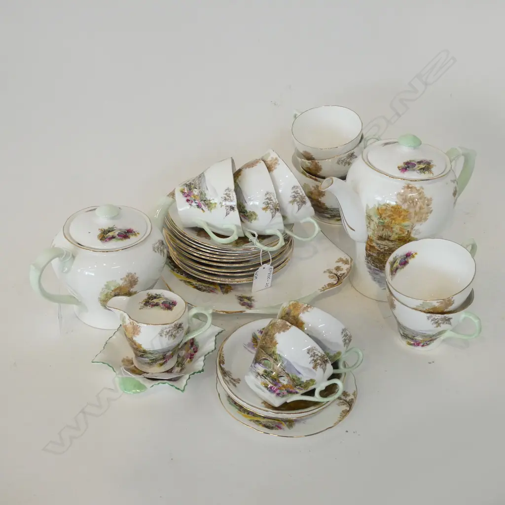 40 PC SHELLEY 'HEATHER' PART TEA & COFFEE SET INCL COFFEE & TEAPOTS, TRIOS, JUGS ETC.. Image 1++
