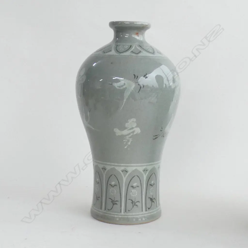 SA JOON LIM CELADON VASE - SIGNATURE TO BASE - H300MM Image 1++