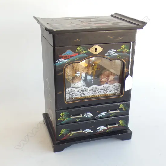 LG ORIENTAL BLACK LACQUER MUSIC BOX WITH RICKSHAW SCENE - COMPARTMENT AT 2 + 2 DRAWERS H305 W 225MM