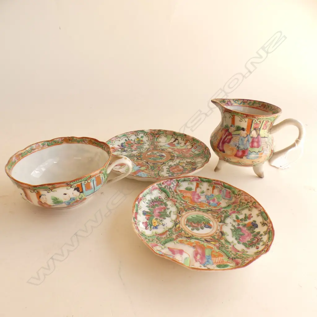 FAMILLE ROSE TRIO + JUG  Image 1++