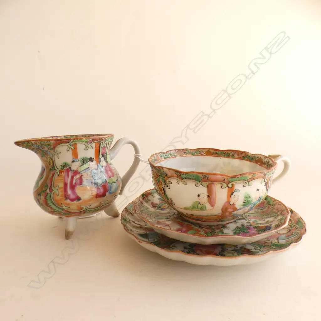 FAMILLE ROSE TRIO + JUG  Image 1++