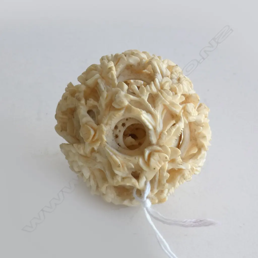 IVORY PUZZLE BALL C1900'S  - SOME DAMAGE - APPROX DIA  55MM Image 1++