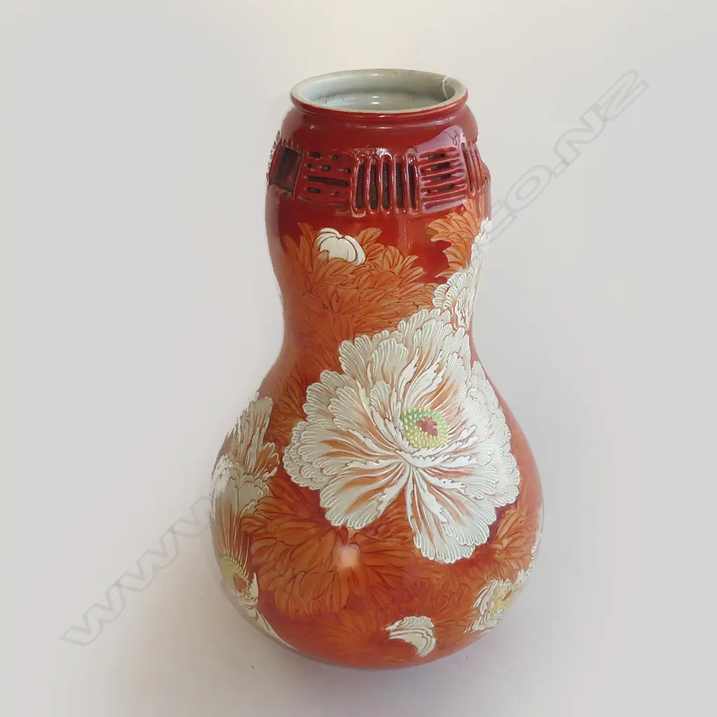 LGE JAPANESE DOUBLE GOURD FORM VASE WHITE CHRYSANTHEMUM ON ORANGE GROUND H.355mm Image 1++
