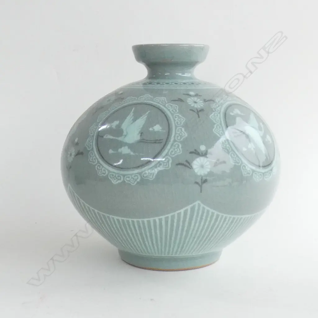 SA JOON LIM CELADON VASE - SIGNATURE TO BASE - H265MM Image 1++