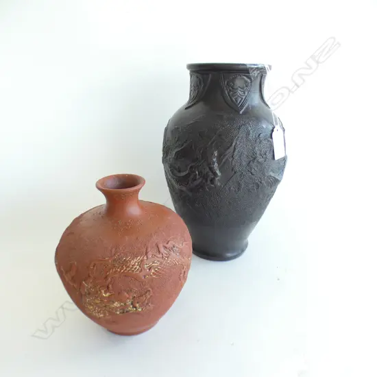 2 JAPANESE POTTERY VASES H.240mm 