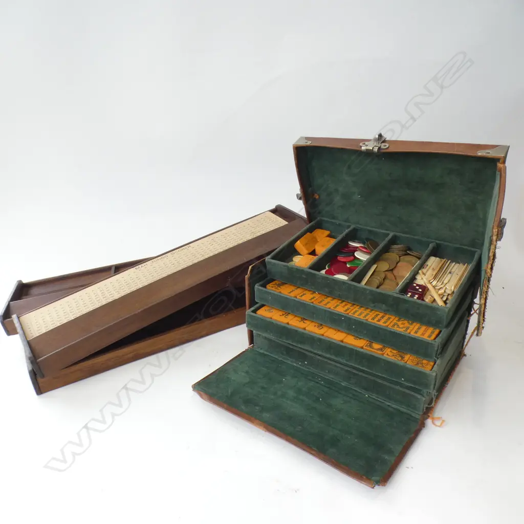 VINTAGE MAH JONG SET IN LEATHER CASE W.235mm + 4 STANDS Image 1++