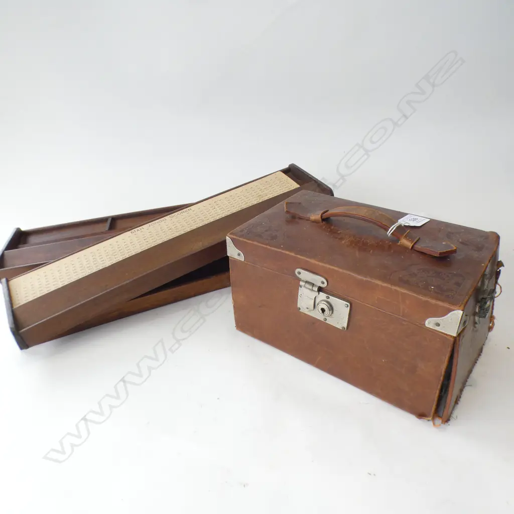 VINTAGE MAH JONG SET IN LEATHER CASE W.235mm + 4 STANDS Image 1++