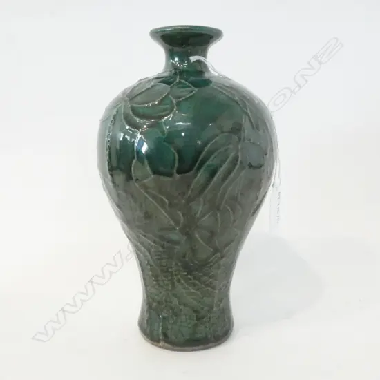 GREEN GLAZED ORIENTAL VASE H.220mm