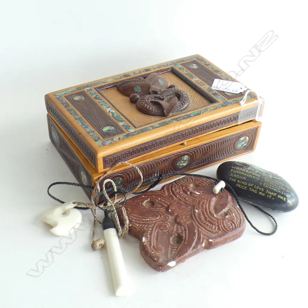 MAORI BOX w. PAUA INLAY W.205mm, 2 CARVED BONE PENDANT NECKLACES, PAINTED STONE & PLASTER TIKI FACE Image 1++