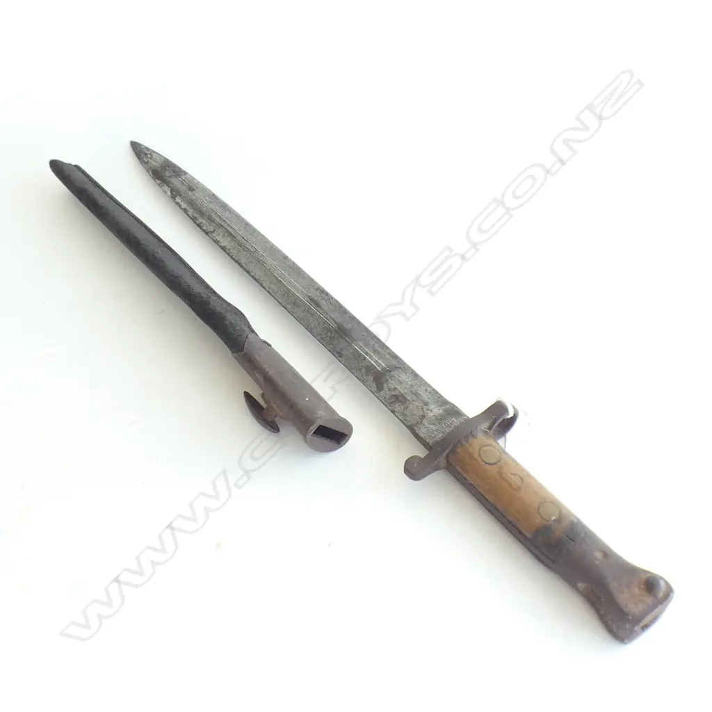 OLD SANDERSON BAYONET w. PART WOODEN HANDLE AND ORIG. LEATHER SCABBARD (AF) L.415mm Image 1++