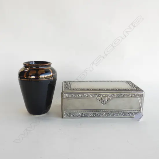 LG HEAVY SILVER PLATE BLUE VELVET LINED JEWELLERY BOX (L270MM) & GLAZED POTTERY VASE (H185MM)