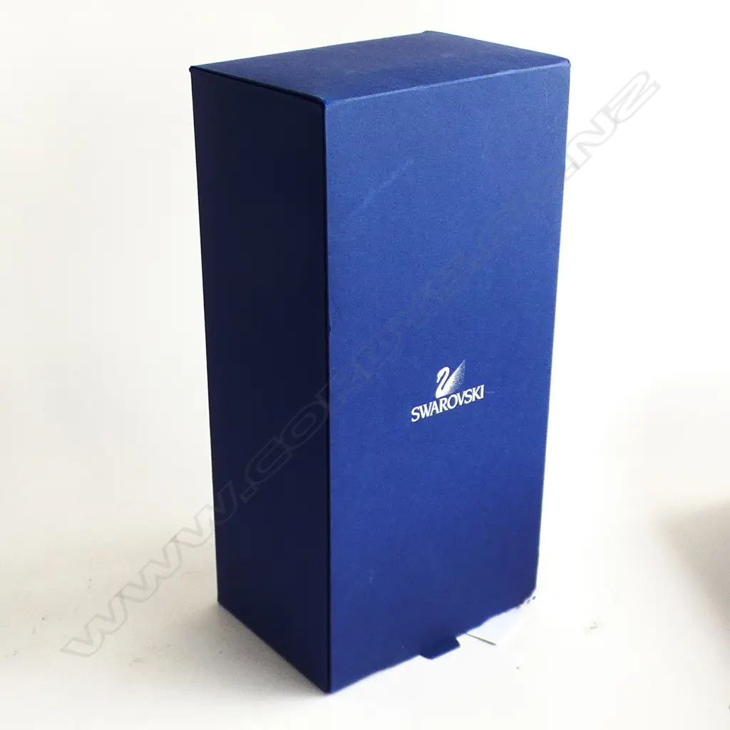LG SWAROVSKI CRYSTAL SAPPHIRE DINDORI FLOWER WITH STAND H 215MM IN ORIGINAL BOX WITH STAND Image 1++