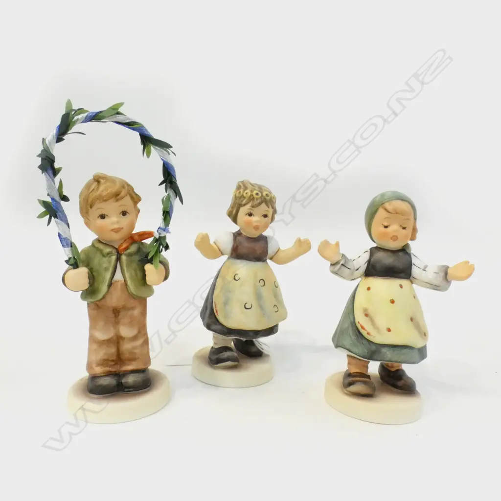 3 HUMMEL FIGURINES ALL BOXED; SPRING SWEETHEART / SPRING LOVE / SPRING FANCY H.110mm Image 1++