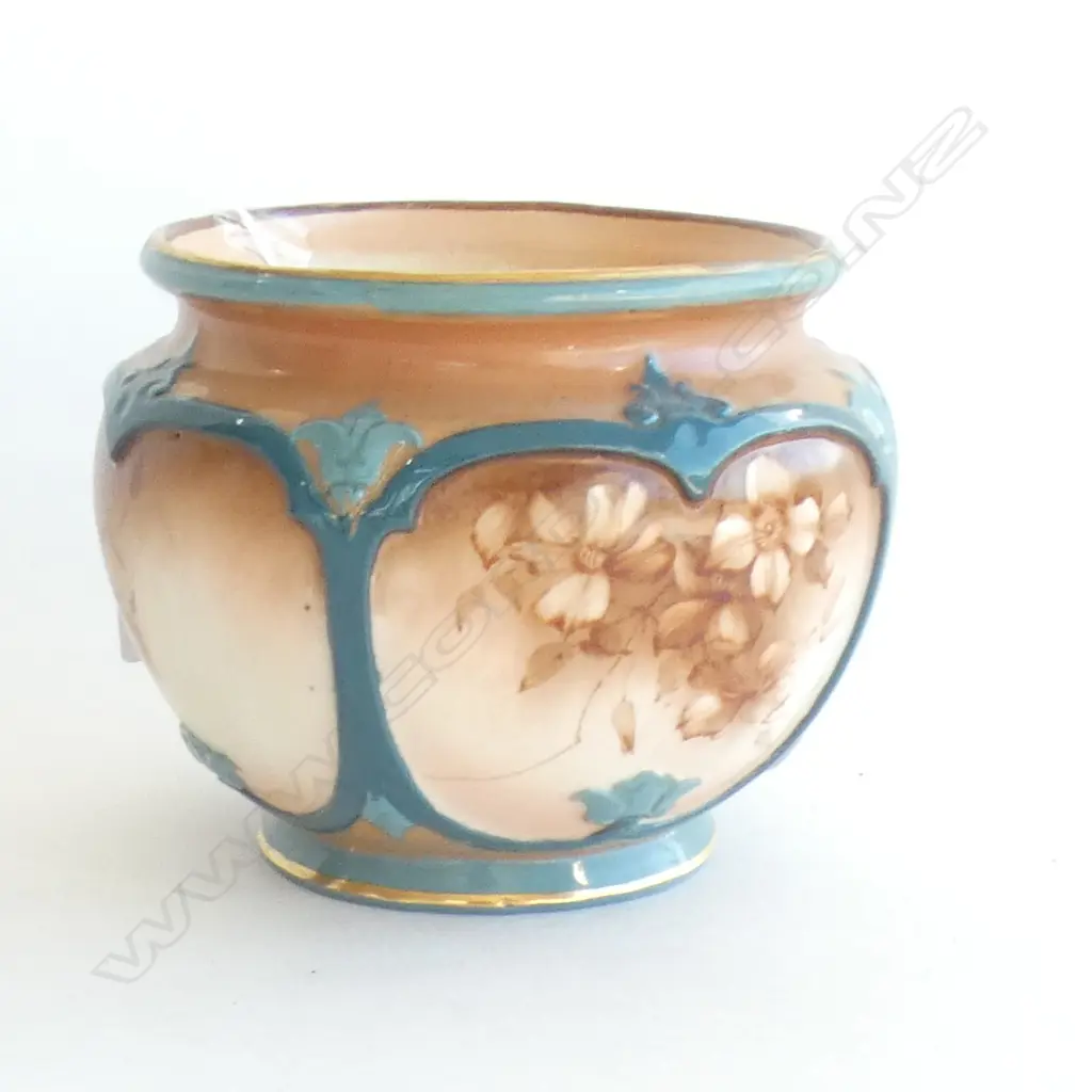 HADLEY'S WORCESTER SMALL BOWL PAINTED FLORALS. CHIP TO FOOT Dia.100mm Image 1++