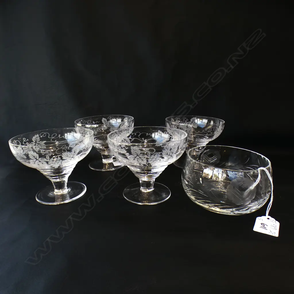 5 CRYSTAL ITEMS, 4 PARFAIT GLASSES & FLORAL BOWL Image 1++