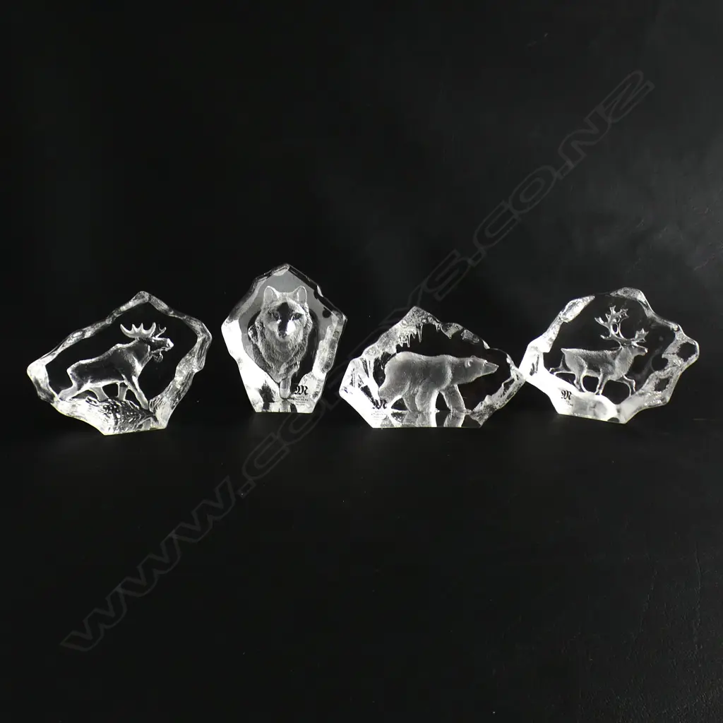 4 SM MATS JONASSON GLASS PAPERWEIGHTS  2 STAGS, POLAR BEAR & WOLF H 65MM Image 1++