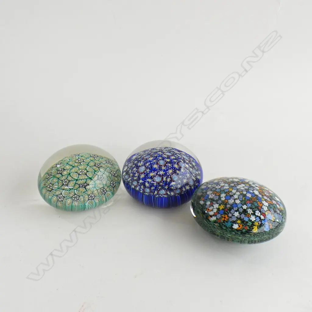 3 GLASS MILLEFIORI PAPERWEIGHTS - (1 BY PETER RAOS (NZ) & 2 WITH ORIGINAL MURANO STICKERS DIA 80MM Image 1++