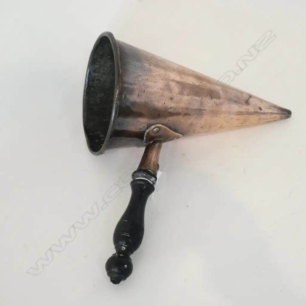 VICTORIAN COPPER MEASURING SCOOP Image 1++