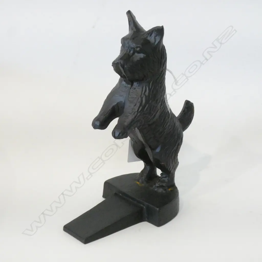 CAST IRON DOG DOOR STOPPER H.215mm Image 1++
