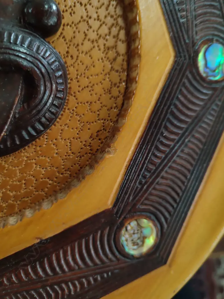 ASST. MAORI ITEMS; PR PLATES, 12 PLACEMATS & STAND Image 1++