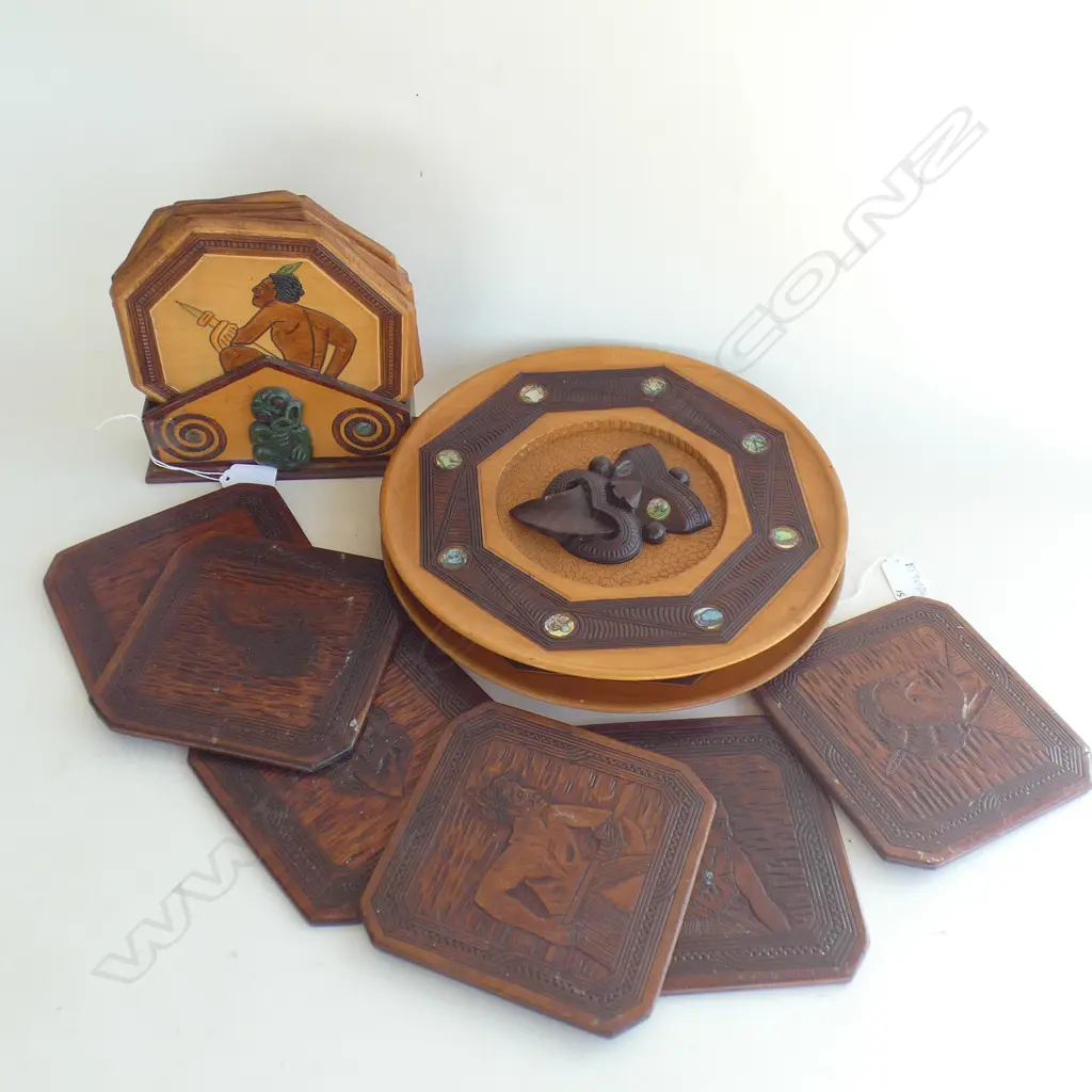 ASST. MAORI ITEMS; PR PLATES, 12 PLACEMATS & STAND Image 1++