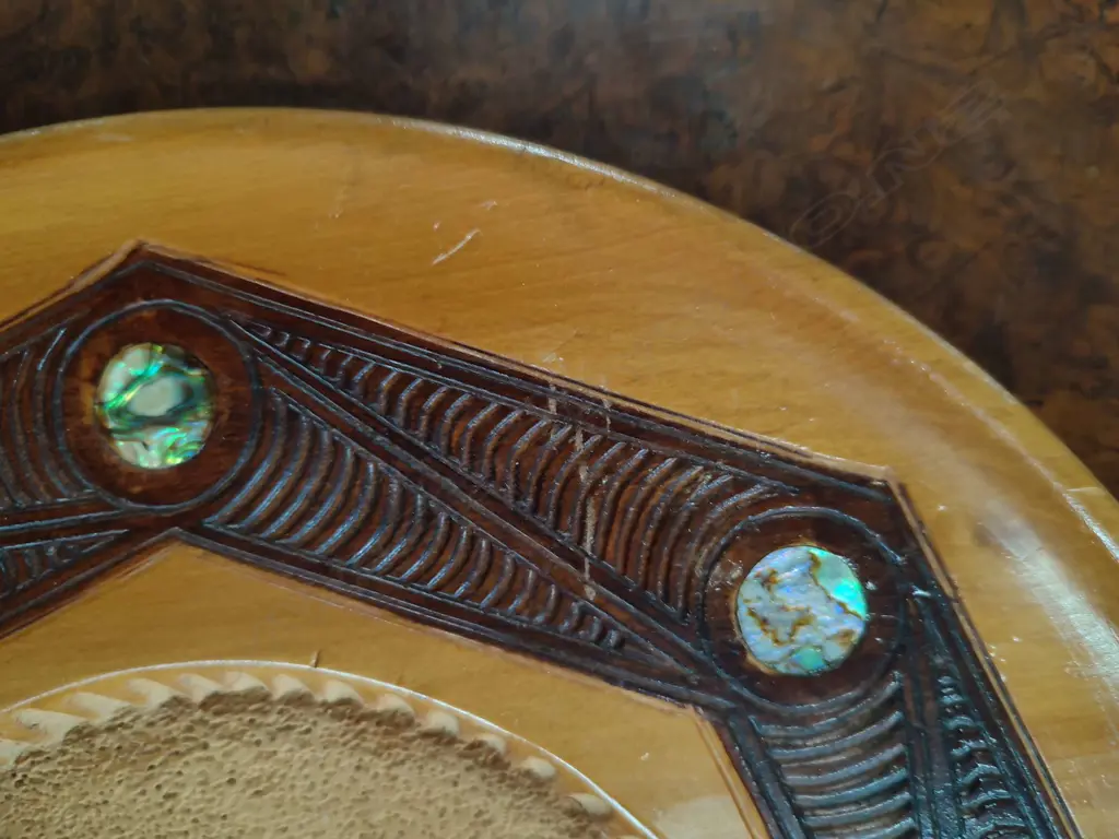 ASST. MAORI ITEMS; PR PLATES, 12 PLACEMATS & STAND Image 1++