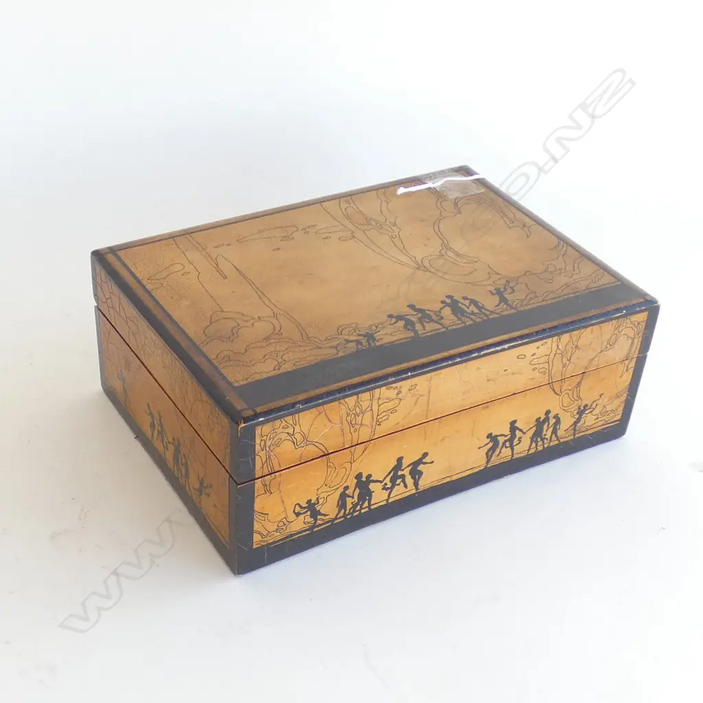 VINTAGE WOODEN BOX w. SILHOUETTE FIGURES W.235mm ##RTV## Image 1++