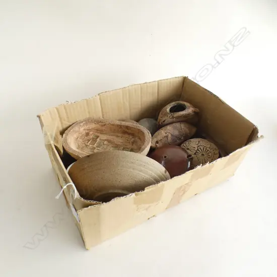 BOX NZ STUDIO POTERY SMALL PCES