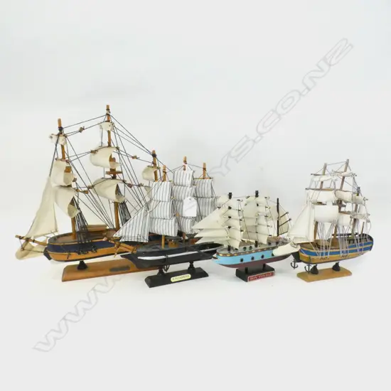 4 ASST SHIPS MODELS H 330 MM