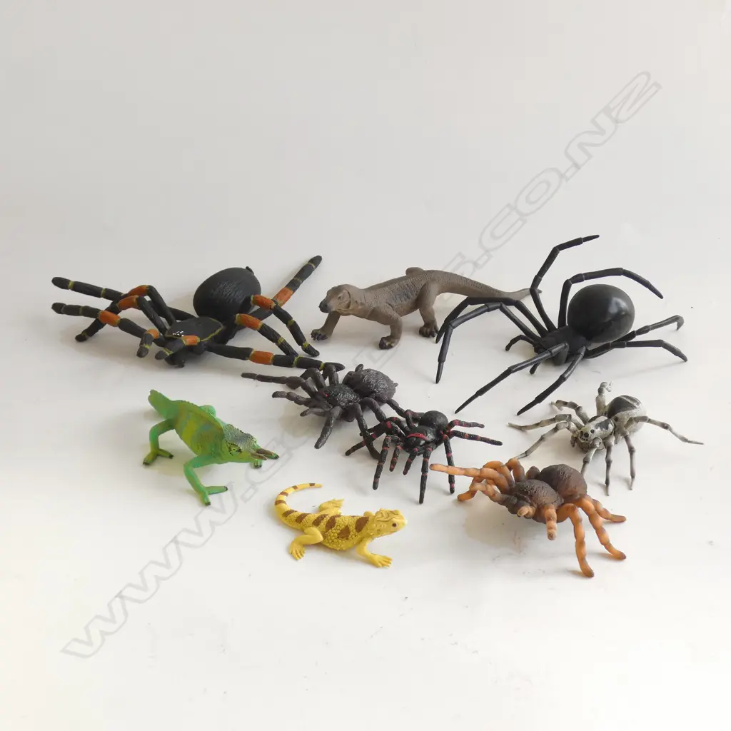 BOX SOFT PLASTIC SPIDERS DINOSAURS ETC Image 1++