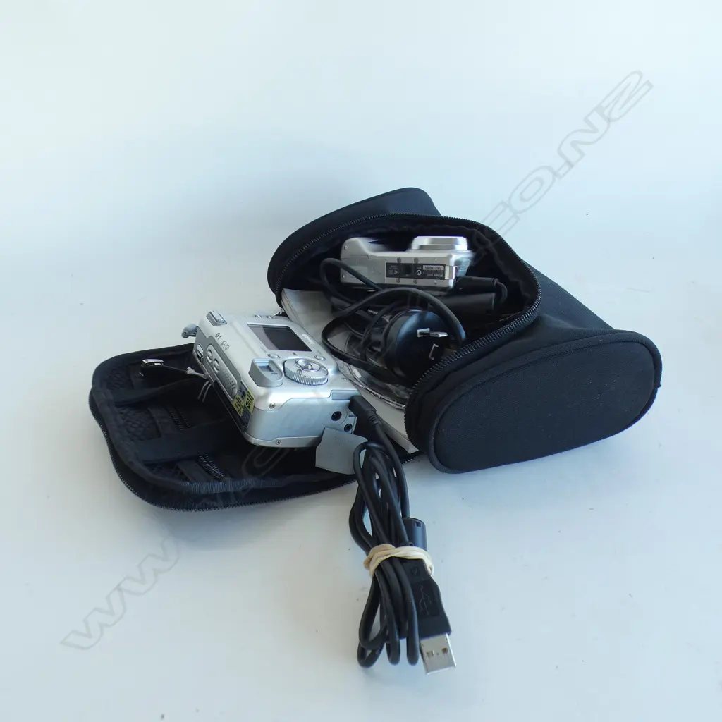 NIKON DIGITAL CAMERA & ACCESORIES + KODAK DIGITAL CAMERA Image 1++