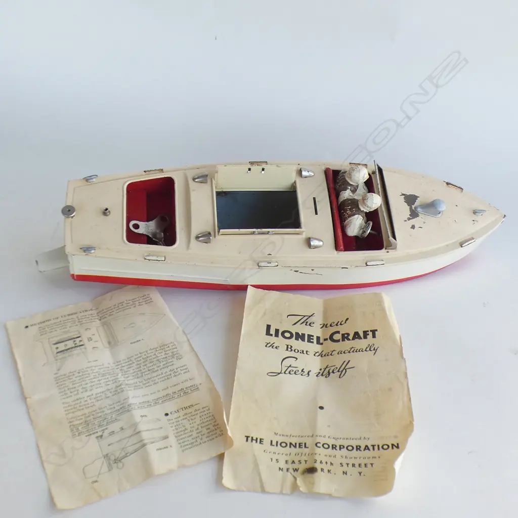 VINTAGE AMERICAN LIONEL-CRAFT JET BOAT MODEL (NO ENGINE) L.420mm Image 1++