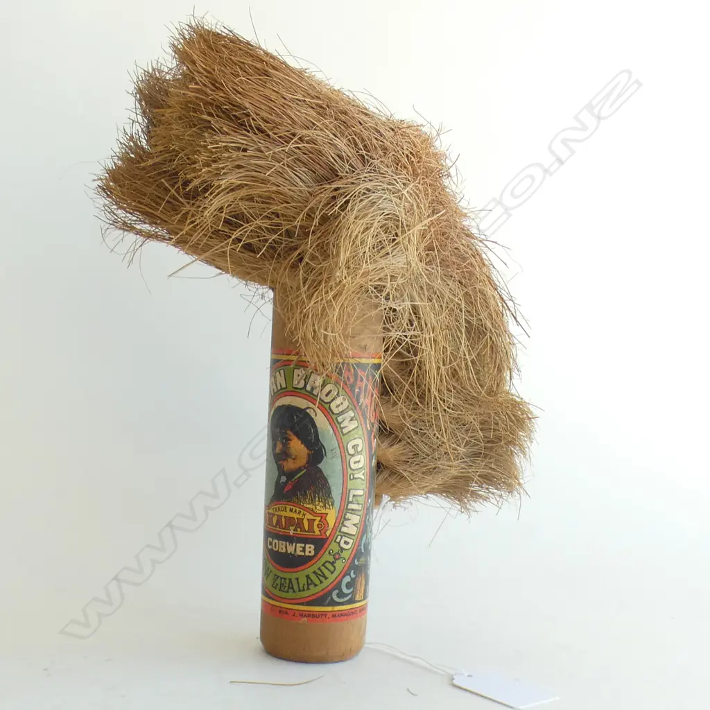 VINTAGE BRUSH; 'THE 'KAPAI' CORN BROOM CO. LIMD. H.220mm Image 1++