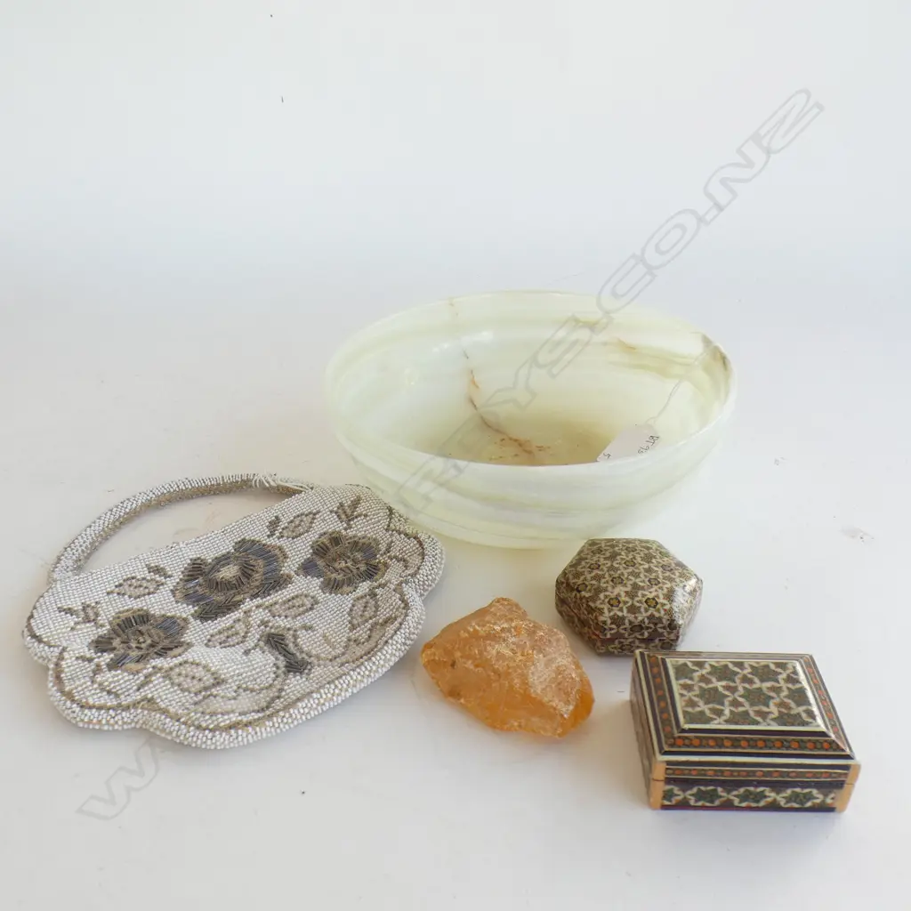 ONYX BOWL 200mm dia + VINTAGE BEADED PURSE, 2 INLAID CONTAINERS + KAURI GUM PIECE Image 1++