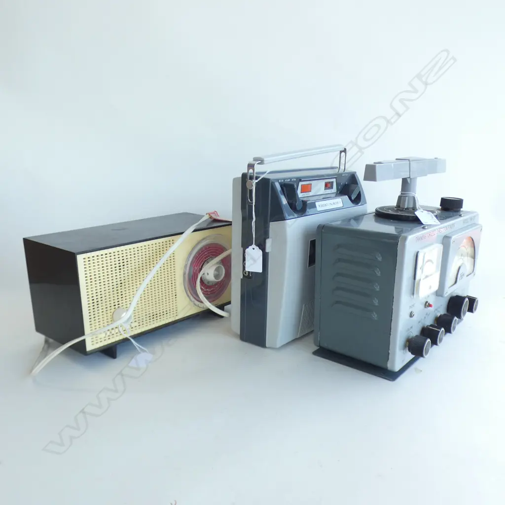 3 VINTAGE ELECTRONICS; TRANSISTORIZED DIRECTION FINDER RN-27, CROWN TAPE RECORDER, PHILIPS RADIO Image 1++