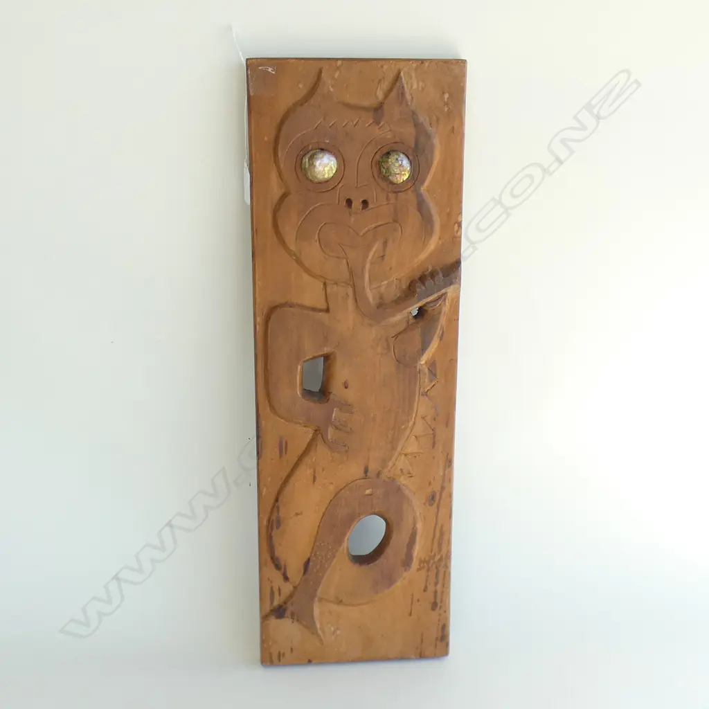 CARVED WOODEN BOARD w. MARAKIHAU 580x190mm Image 1++