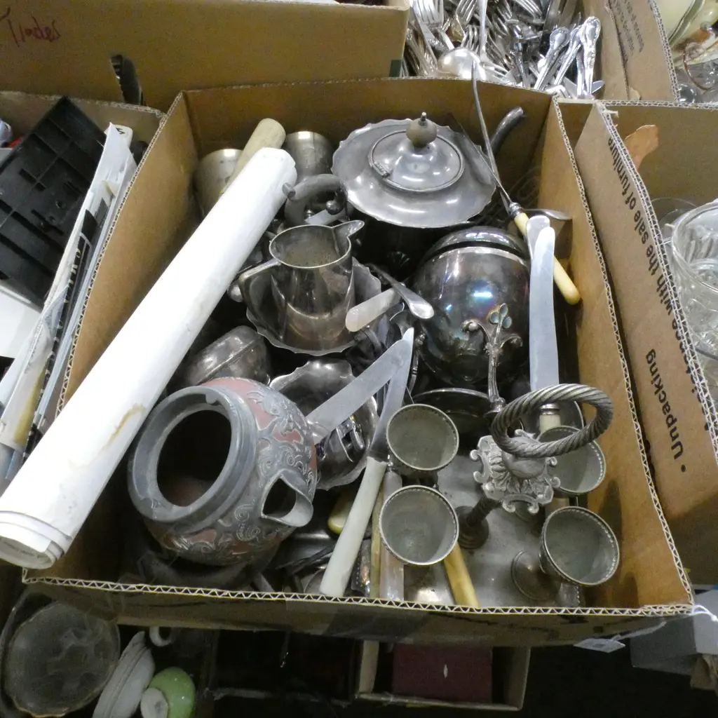 BOX LOT ASST. SILVER PLATE Image 1++