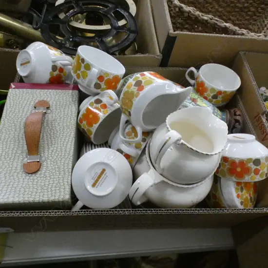 BOX LOT CROWN LYNN, RETRO PONTESA TEA SET ETC