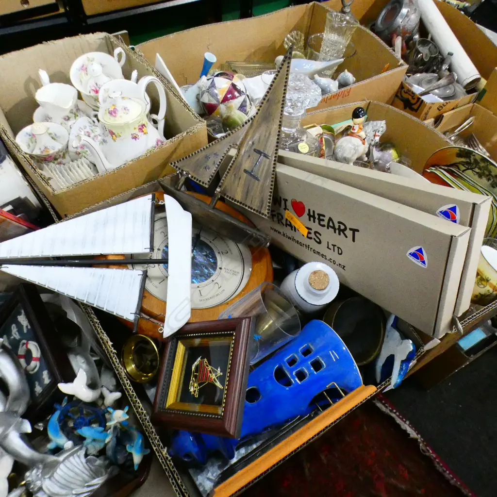 LOT ASST NAUTICAL THEMED ORNAMENTS AND FRAMES Image 1++