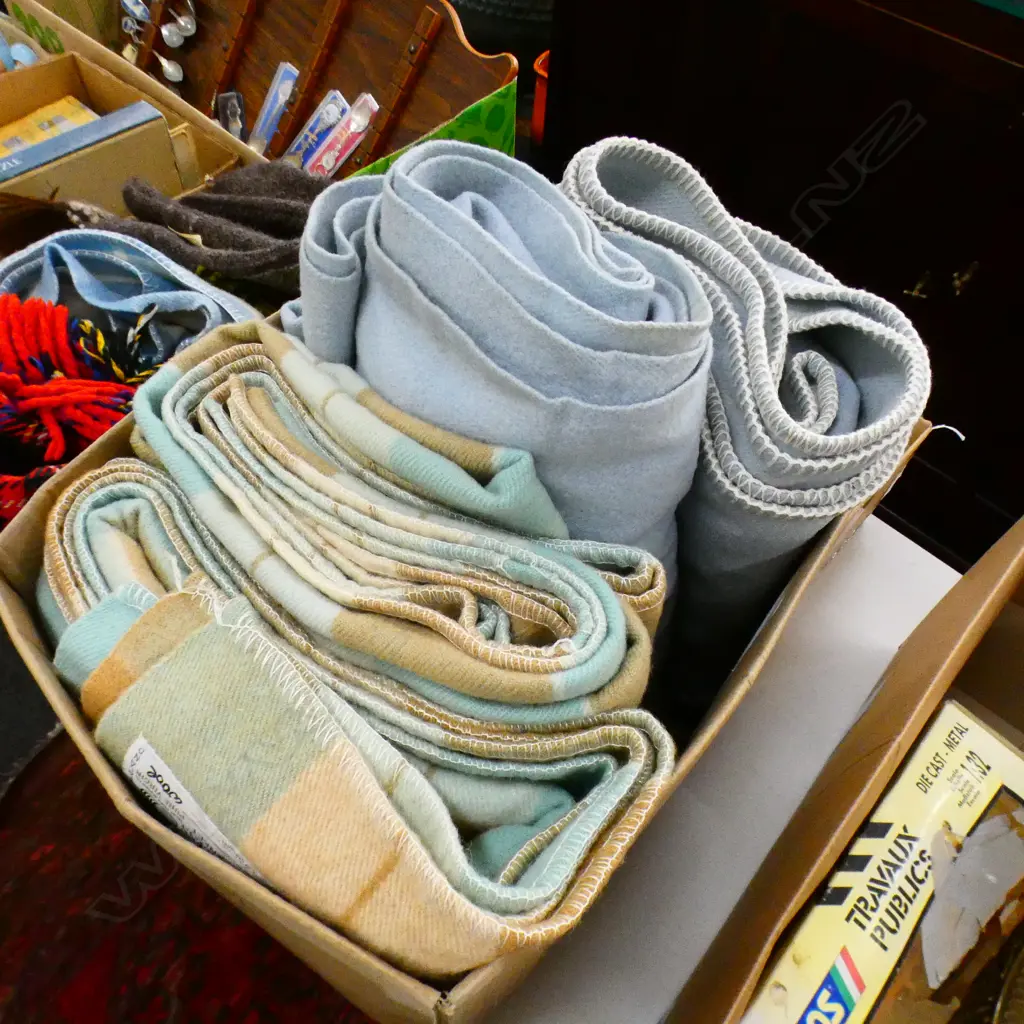 BOX LOT WOOLEN BLANKETS Image 1++