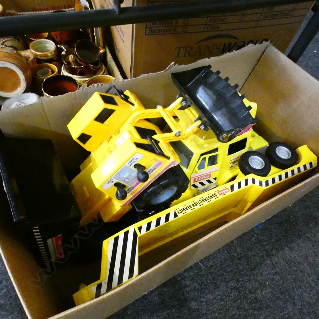 2 LGE PLASTIC TONKA TOY VEHICLES. TIP TRUCK/LOADER & ARTICULATED TRUCK Image 1++